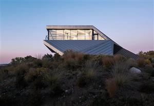 美国西部荒漠中的“变形器”住宅