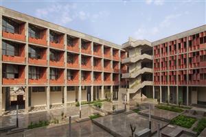 印度艾哈迈达巴德大学工程技术学院